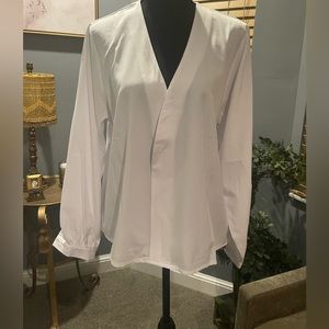 White blouse. One size new
